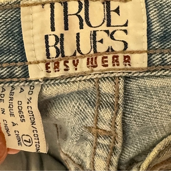 vintage high waisted light wash blue jeans with ankle zips - Picture 4 of 5